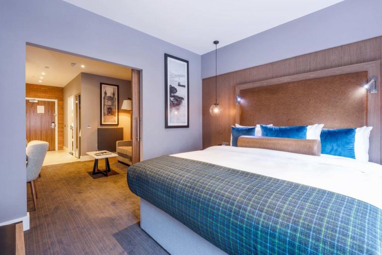Sandman Signature Aberdeen Hotel suite3 768x512